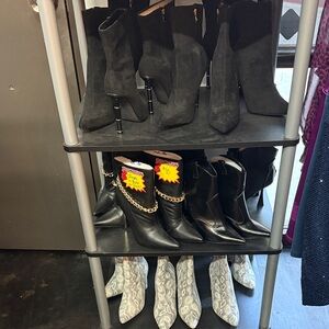 Fashion Nova Black and Snake Print Boots
$10 each dm sizes flip flops 2 for $10